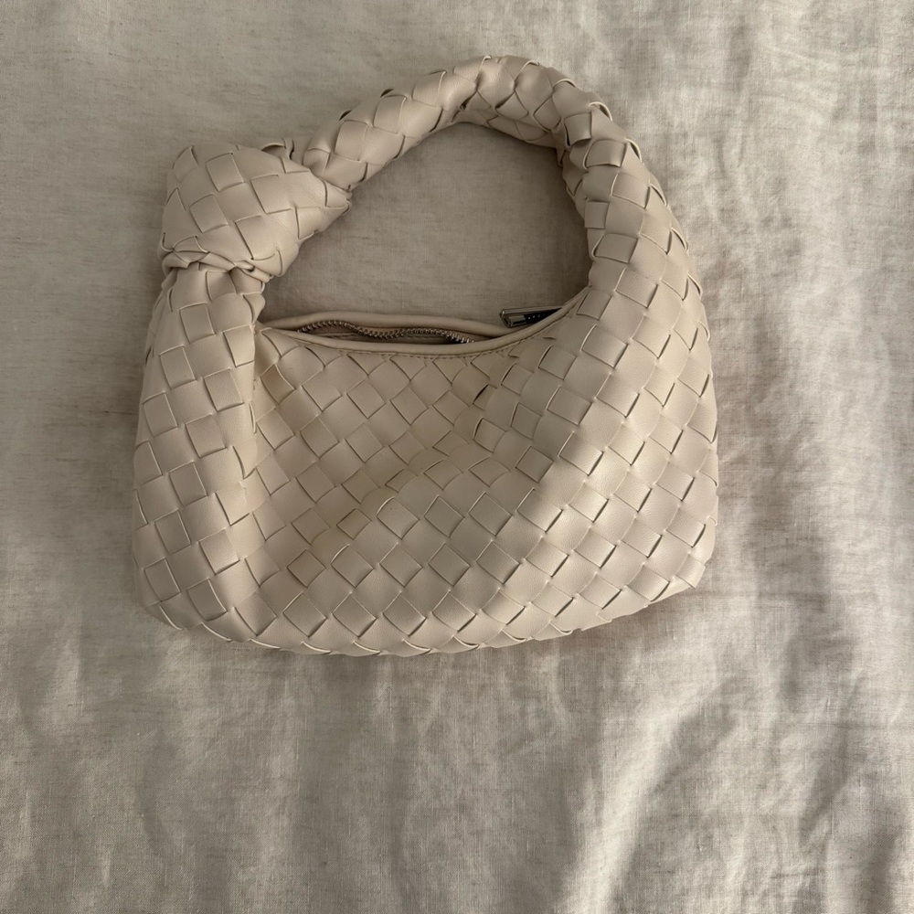 Knotted woven bag